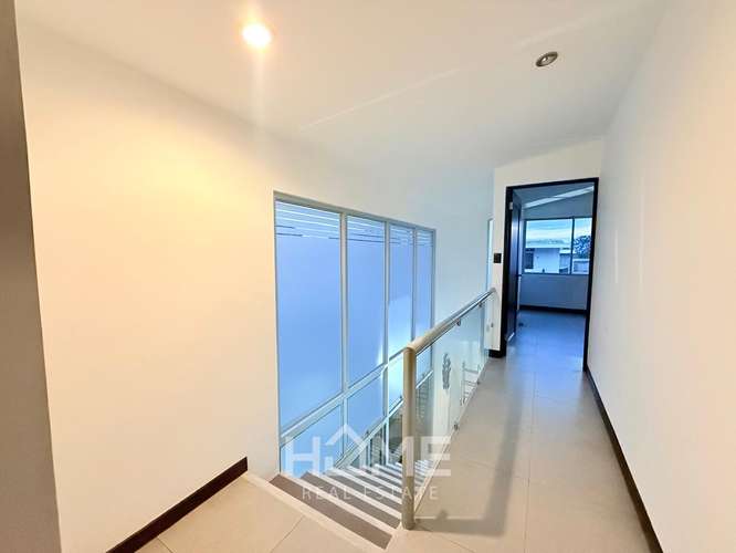 Alquiler de amplia Casa en Rio Oro de Santa Ana dentro de exclusivo condominio