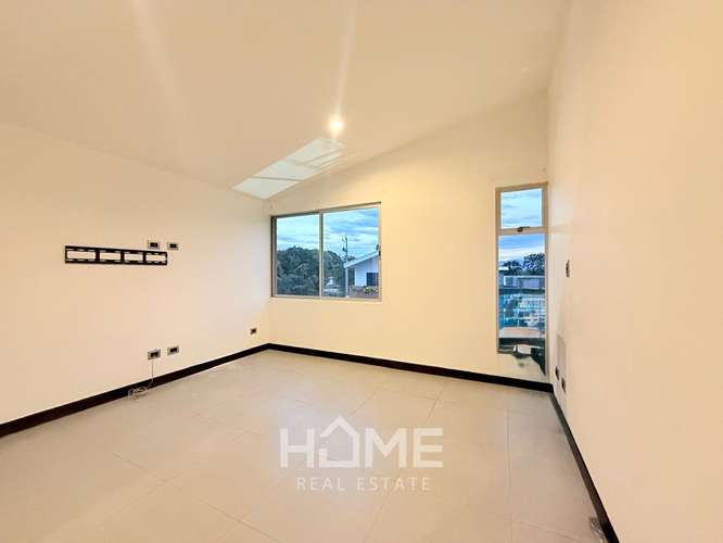 Alquiler de amplia Casa en Rio Oro de Santa Ana dentro de exclusivo condominio