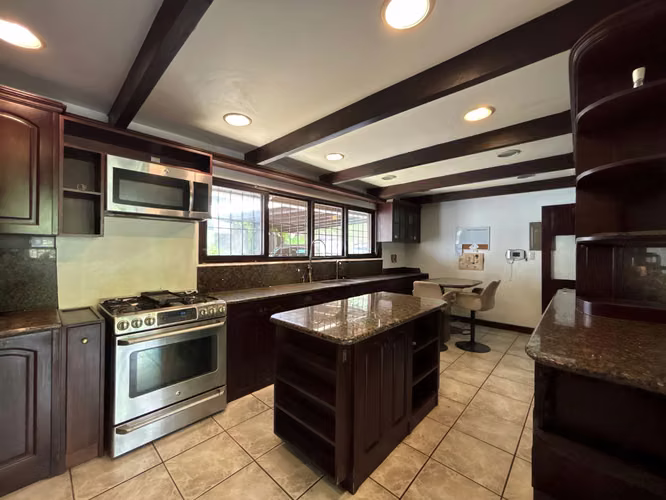 VENTA DE CASA DE 1 NIVEL CON LOTE DE 1.444 M² | BELLO HORIZONTE, ESCAZÚ - Imagen 12