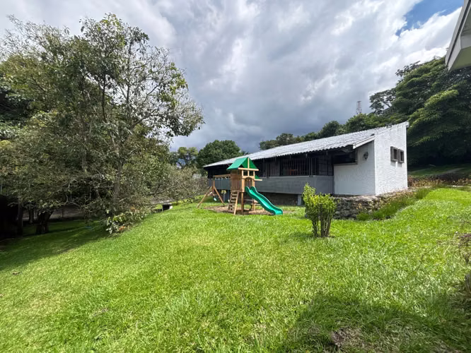 VENTA DE CASA DE 1 NIVEL CON LOTE DE 1.444 M² | BELLO HORIZONTE, ESCAZÚ - Imagen 3