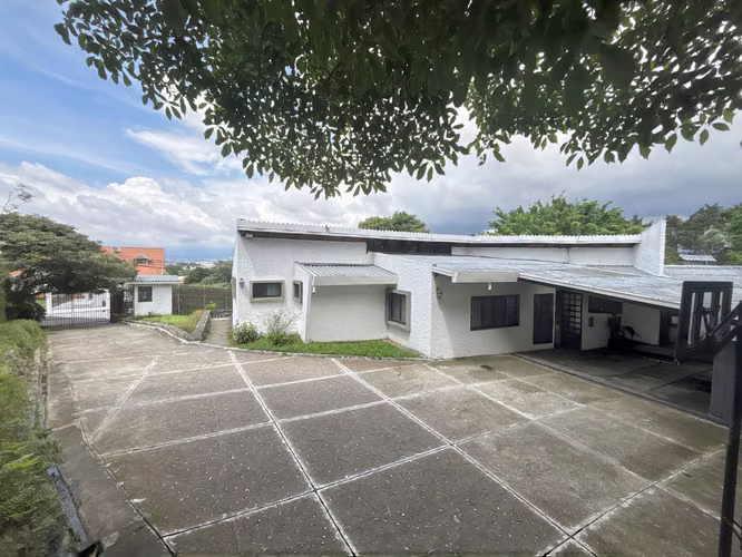 VENTA DE CASA DE 1 NIVEL CON LOTE DE 1.444 M² | BELLO HORIZONTE, ESCAZÚ - Imagen 5