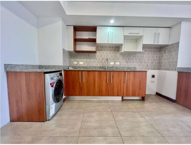 Apartamento en Los Yoses/piso 8-amenidades