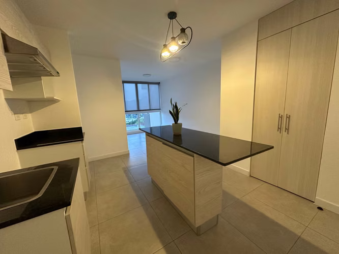 APARTAMENTO CON EXCELENTE VISTA / FULL EXTRAS / TORRE DE LAVADO /  MONTE ALTO, CURRIDABAT  - Imagen 8