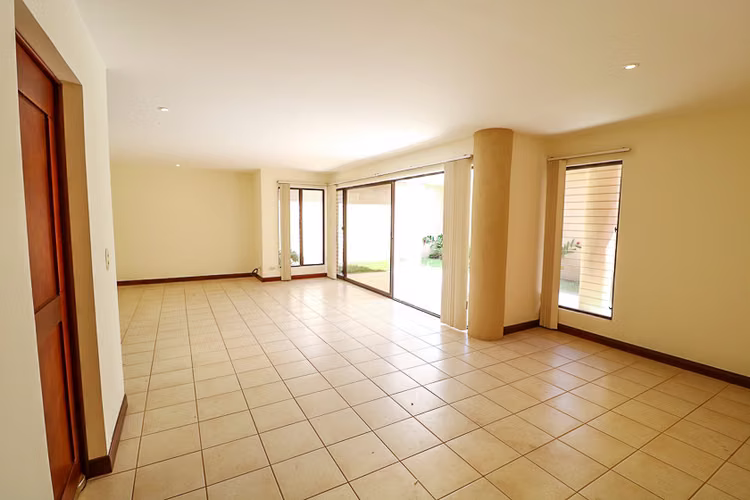 Trejos Montealegre x Avenida Escazú! Condo de 365 m2 con 5 habit. + de servicio - Imagen 11