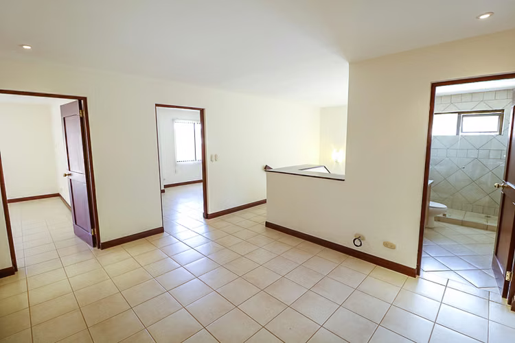 Trejos Montealegre x Avenida Escazú! Condo de 365 m2 con 5 habit. + de servicio - Imagen 15