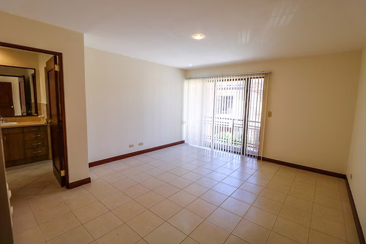 Trejos Montealegre x Avenida Escazú! Condo de 365 m2 con 5 habit. + de servicio - Imagen 17