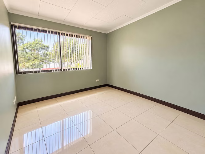 Casa con habitación en primer nivel, condominio en La Uruca - Imagen 16