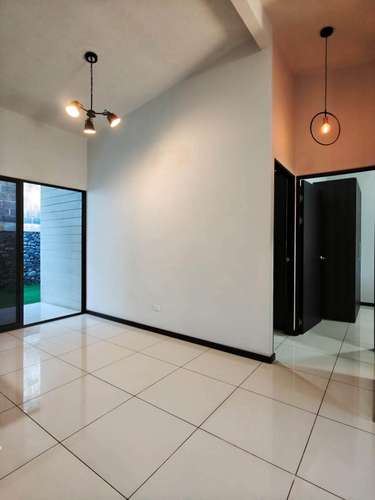 ¡ALQUILA EN HEREDIA PARKS! CASA CON A/C, PATIO Y 2 PARQUEOS TECHADOS 