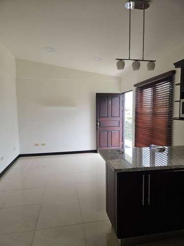 Alquiler en Santa Ana Centro: Apartamento con línea blanca y parqueo para 2 vehículos  - Imagen 3
