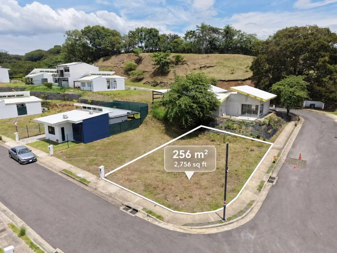 Venta de lote en Turrúcares de Alajuela 256 m² en Condominio Residencial Bosque San Miguel.