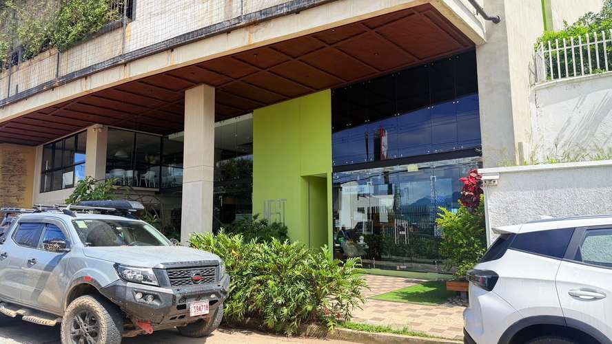 Local Comercial en Alquiler – Torre Nest, Freses de Curridabat | 140 m² | $2,500 - Imagen 2