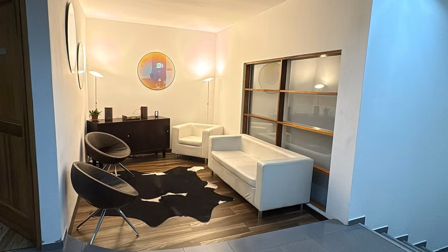Oficina amoblada 9m² en San Pedro – Todo incluido $485 + IVA - Imagen 4
