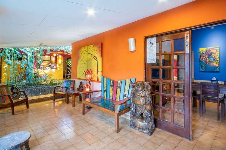 Se vende hotel para inversión a 100 m de Playa Jacó (MV)