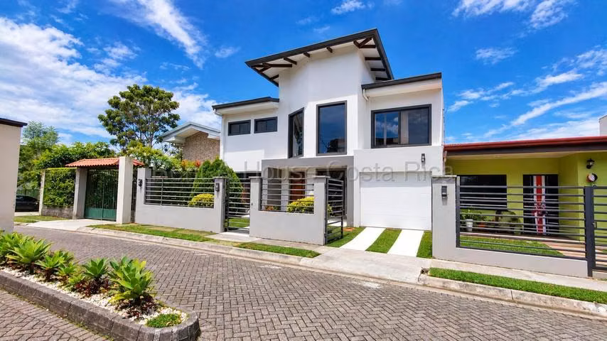 Venta de Casa en San Pedro de Poás, Alajuela. 27-841