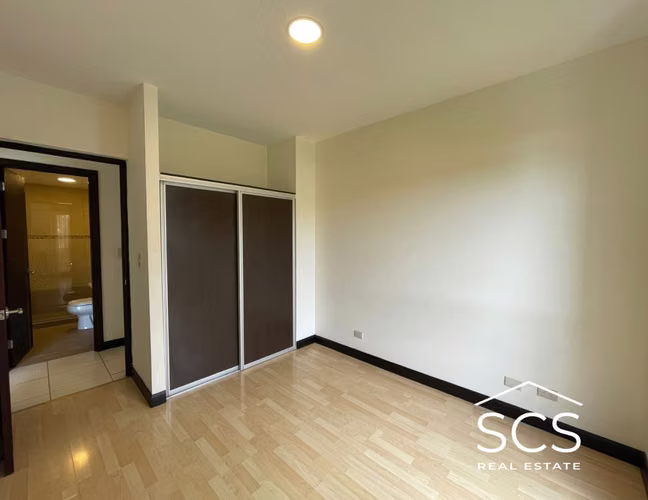 Se alquila apartamento SIN MUEBLES, NI LÍNEA BLANCA (sólo plantilla-horno y extractor) en Avalon Country Club Condominio - Imagen 4