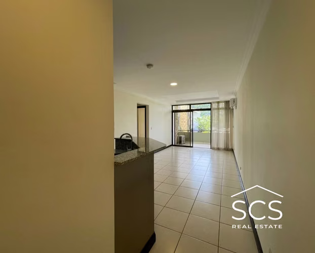 Se alquila apartamento SIN MUEBLES, NI LÍNEA BLANCA (sólo plantilla-horno y extractor) en Avalon Country Club Condominio - Imagen 2