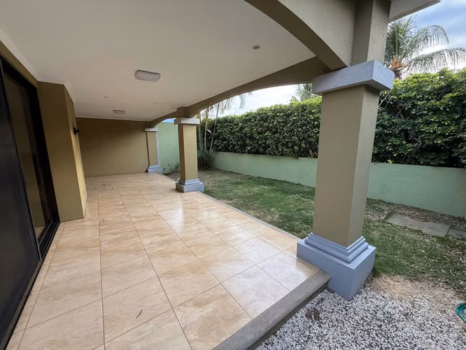 Almeria, linda-amplia 260 m2, L. Blanca, 3 hab, A/C, 2.5 baños, terraza, patio, sala TV, amenidades. - Imagen 7