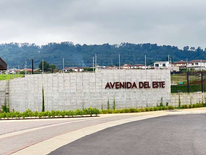 Lote en Curridabat - 274.6 m² - ₡77,697,760