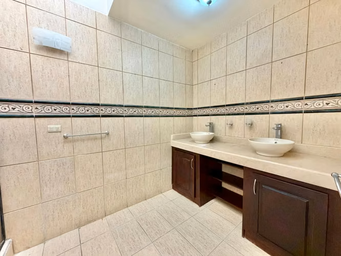 Venta Propiedad con 2 Apartamentos en Trejos Montealegre, Escazú - Imagen 11