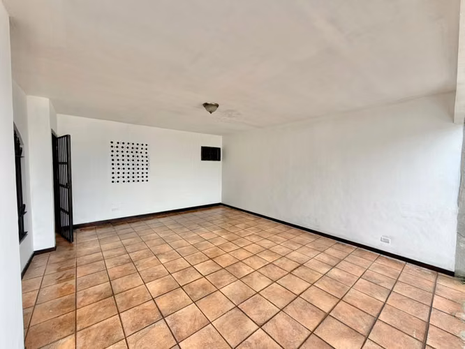 Venta Propiedad con 2 Apartamentos en Trejos Montealegre, Escazú - Imagen 3