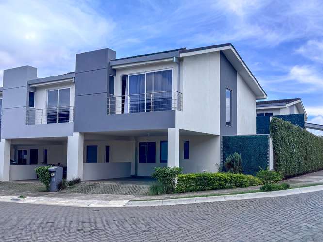 Se Vende Casa Esquinera Contemporánea en Condominio | Sabanilla, Montes de Oca - Imagen 2
