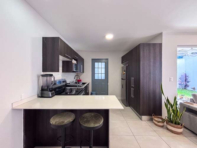 Se Vende Casa Esquinera Contemporánea en Condominio | Sabanilla, Montes de Oca - Imagen 5