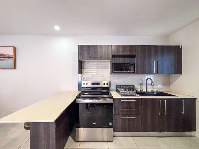 Se Vende Casa Esquinera Contemporánea en Condominio | Sabanilla, Montes de Oca - Imagen 6