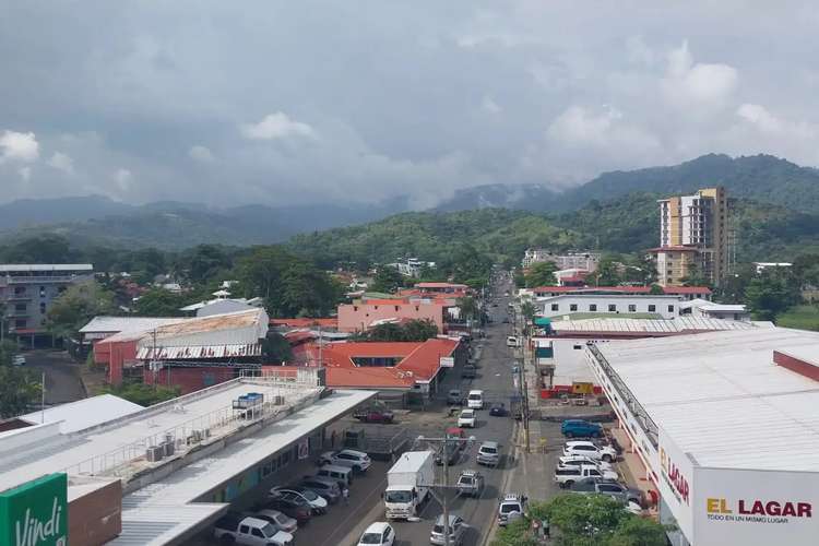 Complejo Comercial de Primera en Jacó: Oportunidad de Inversión