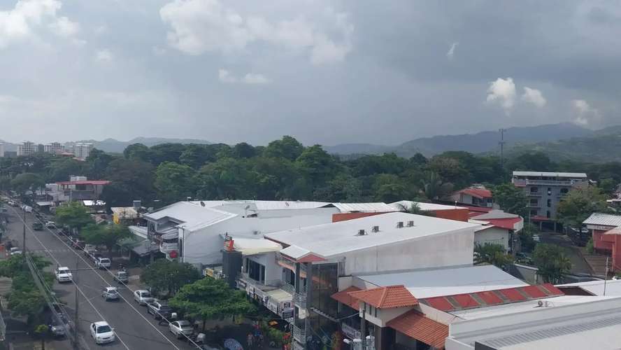 Complejo Comercial de Primera en Jacó: Oportunidad de Inversión