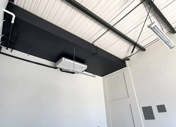 VENTA / Local Comercial Moderno en Jacó con Fachada de Cristal y Parqueo Exclusivo