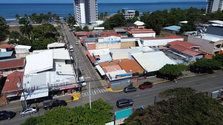 Espacio comercial en primera línea en Jacó, Puntarenas: alta visibilidad y estilo de vida costero - Imagen 11