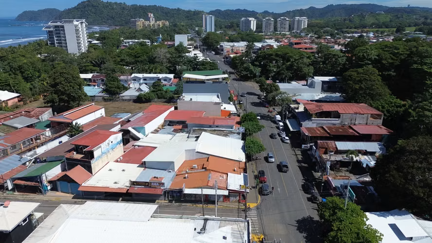 Espacio comercial en primera línea en Jacó, Puntarenas: alta visibilidad y estilo de vida costero - Imagen 18