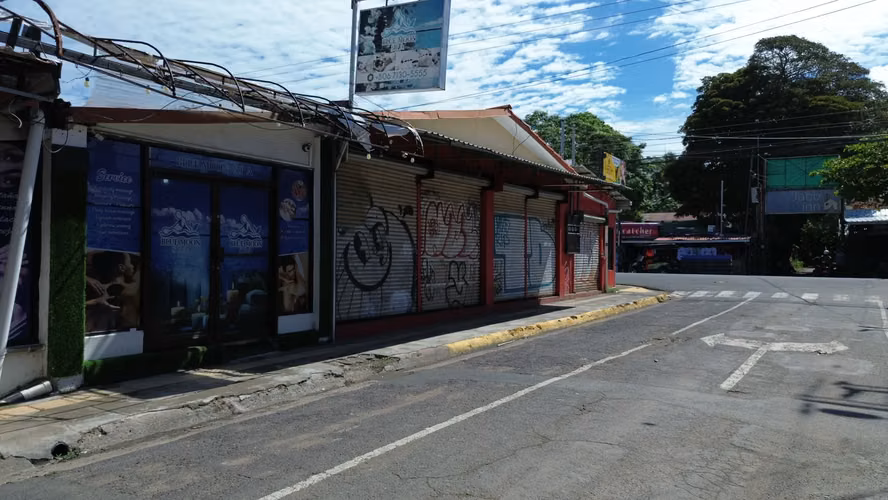 Espacio comercial en primera línea en Jacó, Puntarenas: alta visibilidad y estilo de vida costero - Imagen 16
