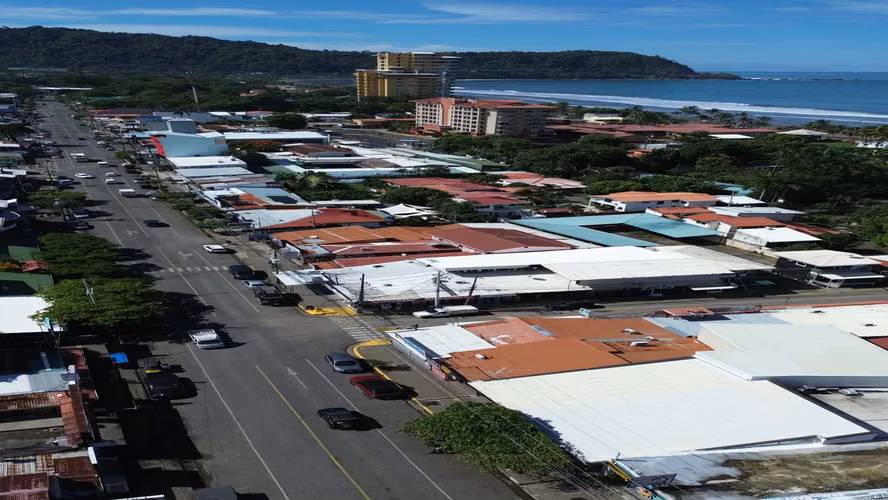 Espacio comercial en primera línea en Jacó, Puntarenas: alta visibilidad y estilo de vida costero - Imagen 14