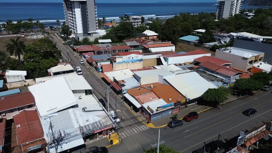 Espacio comercial en primera línea en Jacó, Puntarenas: alta visibilidad y estilo de vida costero - Imagen 6