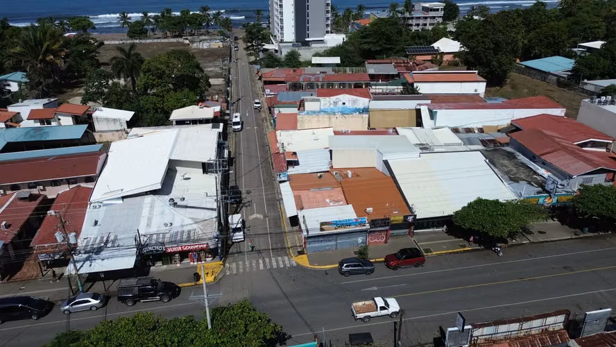 Espacio comercial en primera línea en Jacó, Puntarenas: alta visibilidad y estilo de vida costero - Imagen 9
