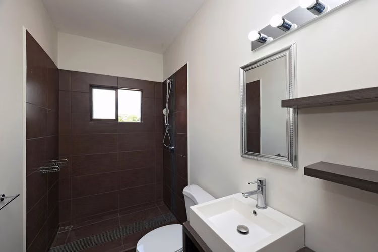 Casa de Lujo en Piedades de Santa Ana: 5 Hab + Amplio Jardín - 320 m2 - Imagen 8