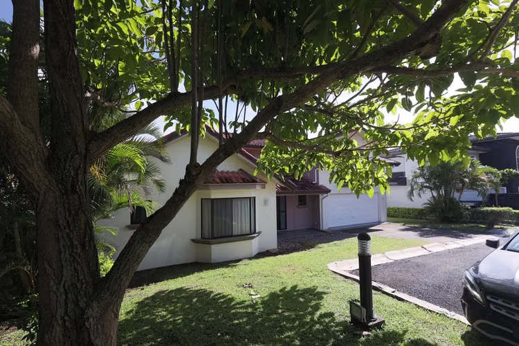 Casa de Lujo en Piedades de Santa Ana: 5 Hab + Amplio Jardín - 320 m2 - Imagen 9