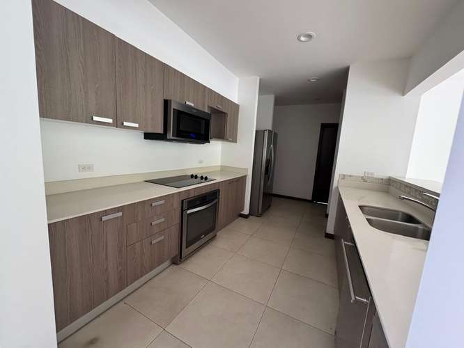 Venta de oportunidad de casa separada en Condominio y cochera