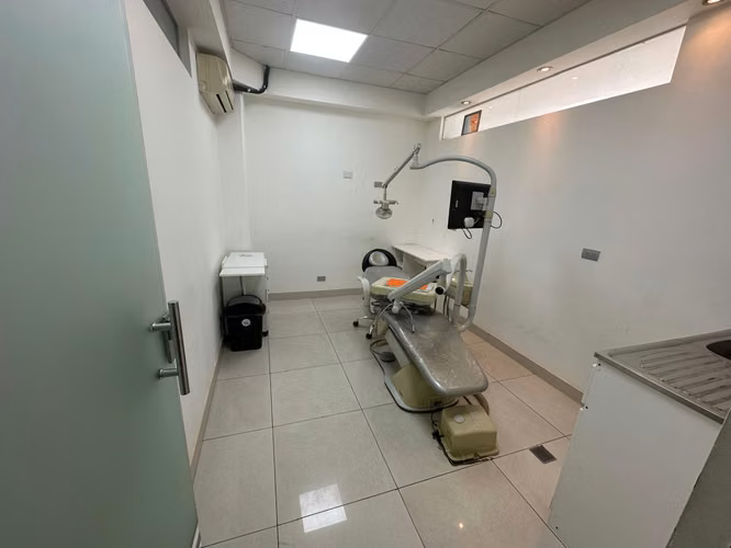 ALQUILAR DE CONSULTORIO/OFICINA PRIMER PISO - Imagen 2
