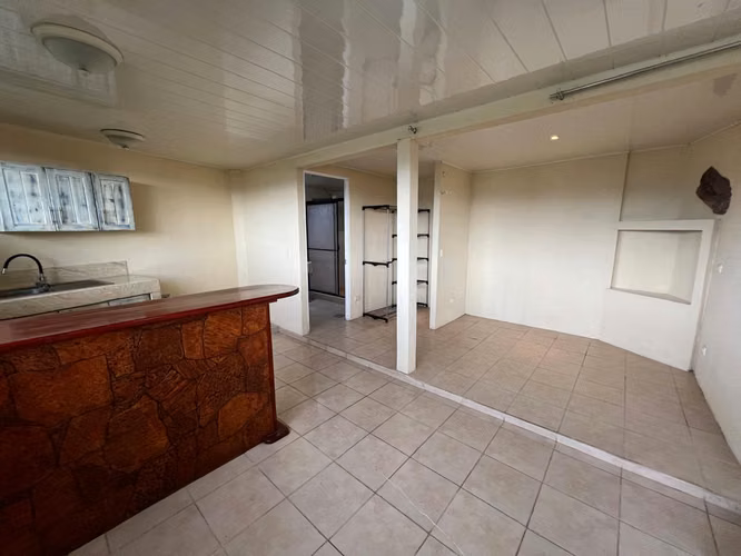 Apartamento tipo estudio en alquiler en Santa Ana SERVCIOS INCLUIDOS - Imagen 2