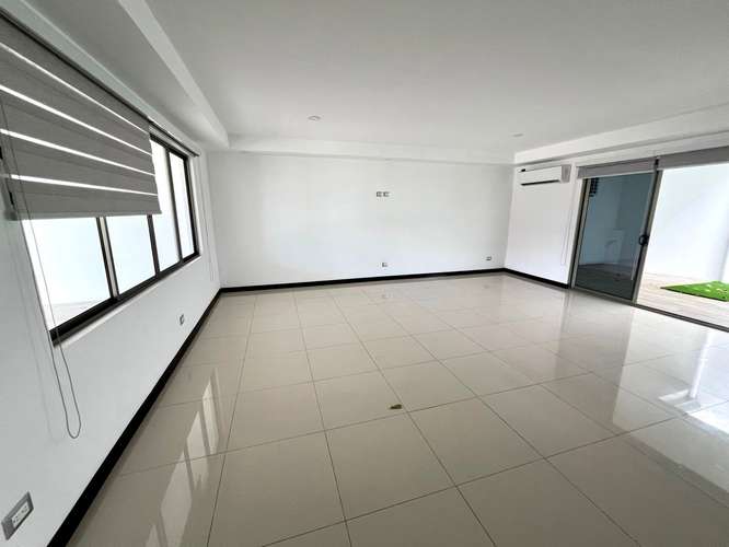 Elegante Casa en Alquiler en Pozos de Santa Ana | 240 m² | $1,900 - Imagen 3
