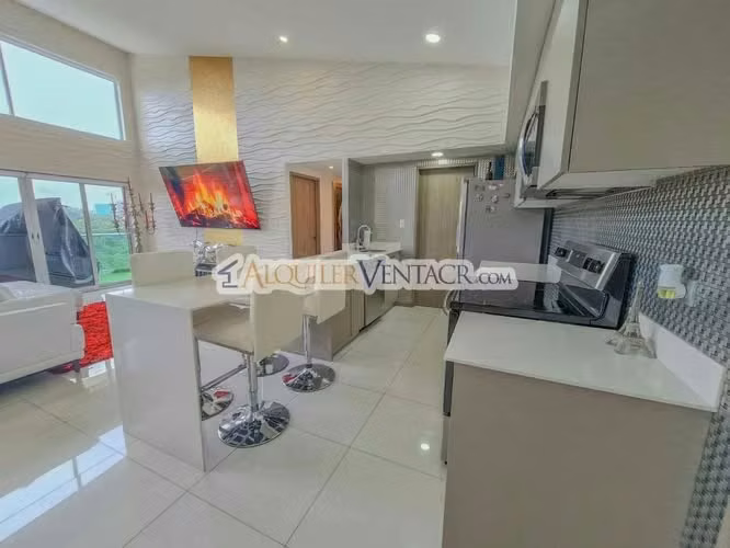 Lujoso Penthouse con vista y línea blanca en torre Paradisus Rohrmoser Pavas