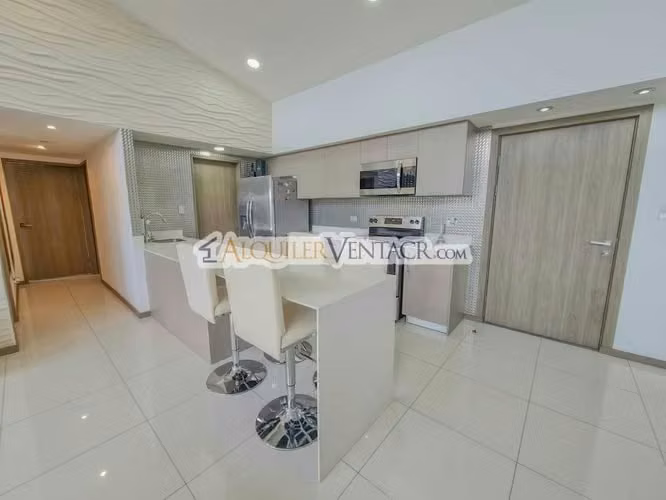 Lujoso Penthouse con vista y línea blanca en torre Paradisus Rohrmoser Pavas