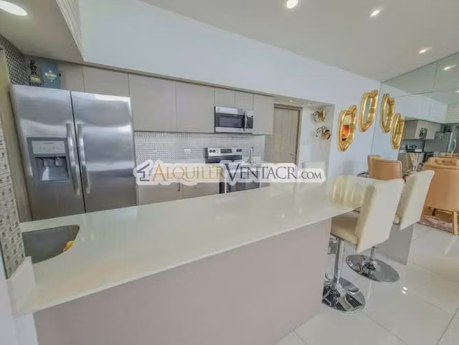 Lujoso Penthouse con vista y línea blanca en torre Paradisus Rohrmoser Pavas