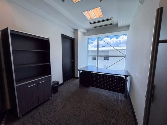 Oficina Corporativa en Alquiler – Plaza Murano, Santa Ana - Imagen 13