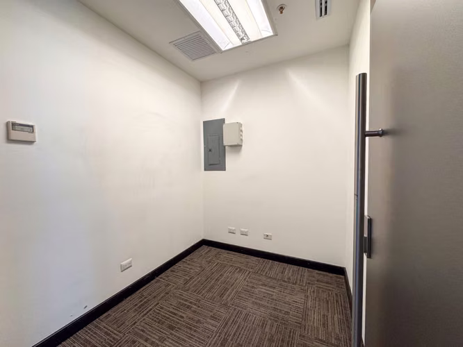 Oficina Corporativa en Alquiler – Plaza Murano, Santa Ana - Imagen 7