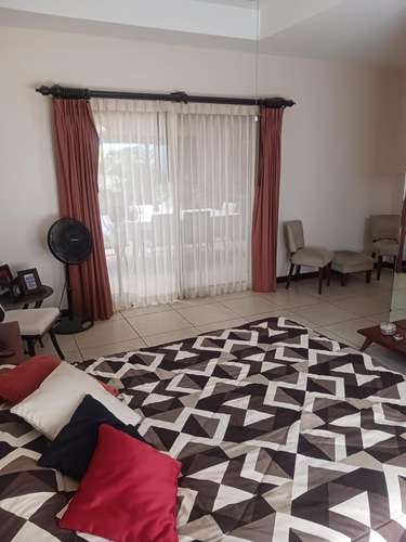CASA CON AMPLIO TERRENO SE VENDE EN LA GUACIMA, ALAJUELA - Imagen 13