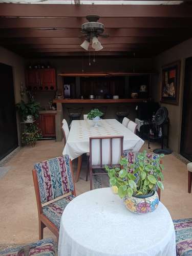 CASA CON AMPLIO TERRENO SE VENDE EN LA GUACIMA, ALAJUELA - Imagen 19