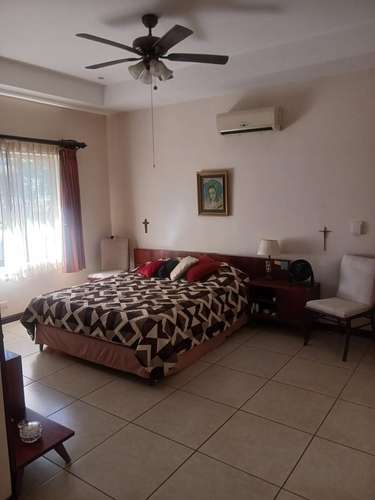 CASA CON AMPLIO TERRENO SE VENDE EN LA GUACIMA, ALAJUELA - Imagen 8